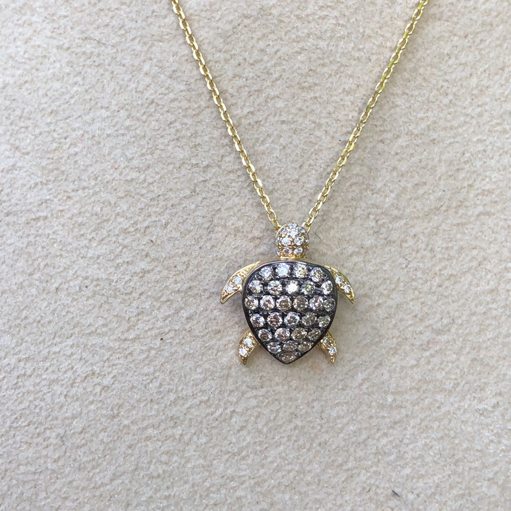 Diamond Turtle Pendant 18kt Gold